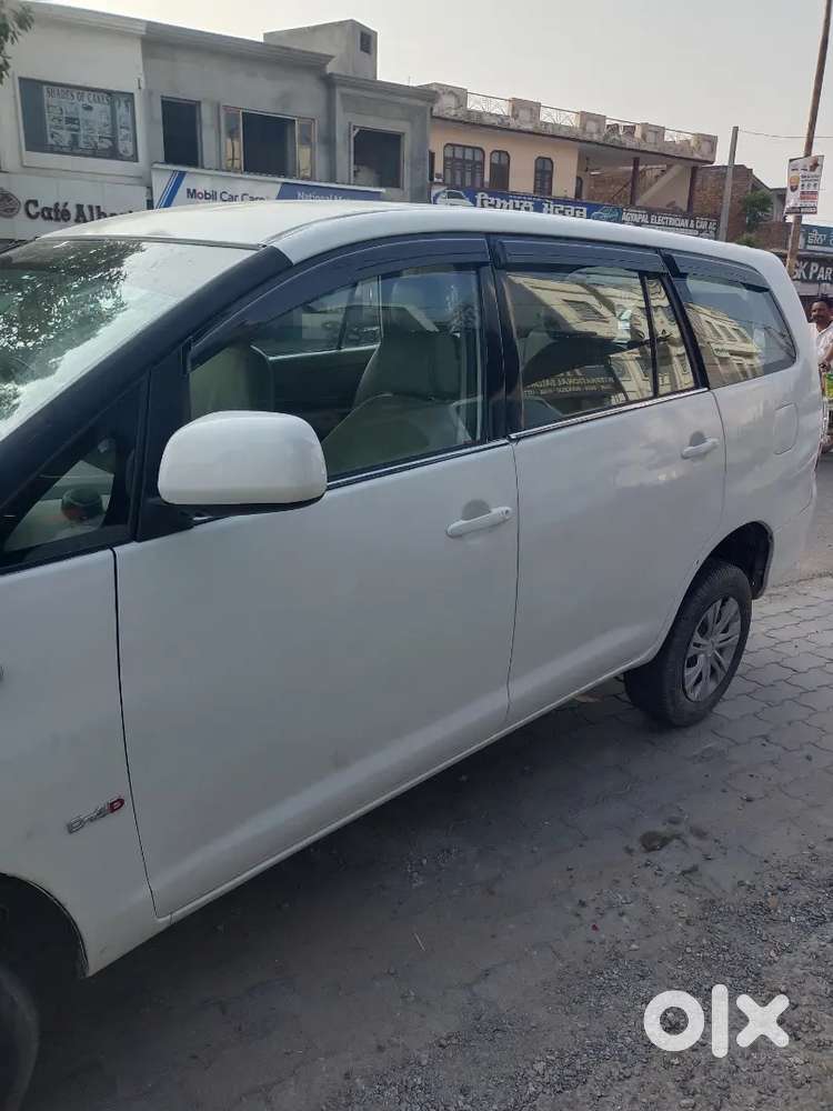 Toyota Innova Diesel 2010 - Reliable And Spacious