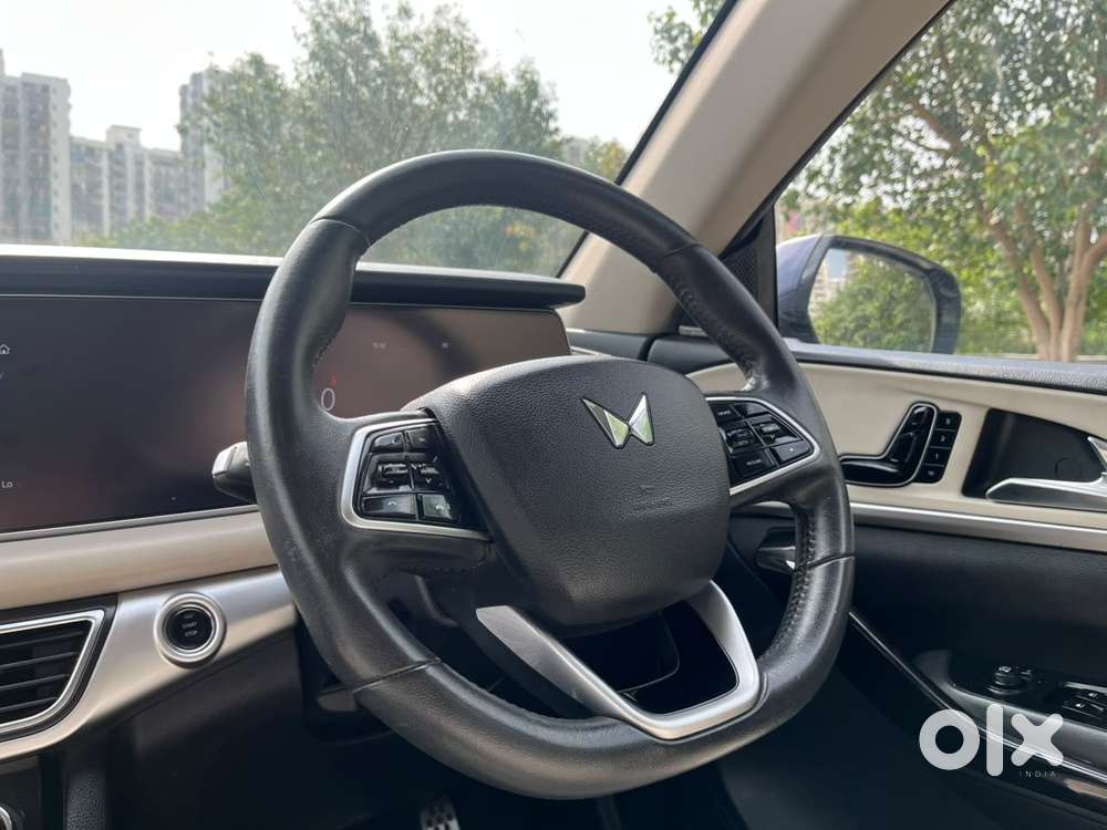 Mahindra Xuv700 2.0 Ax 7 Petrol At Luxury Pack Str, 2023, Petrol