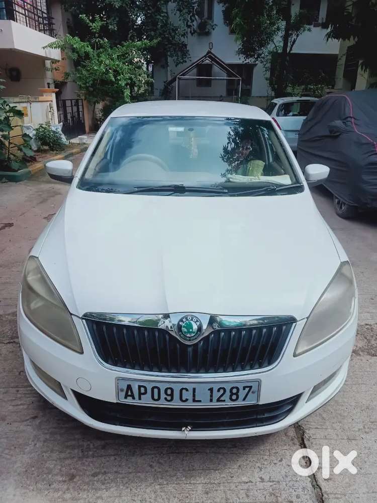 Skoda Rapid Ambition 1.6 Tdi 2012