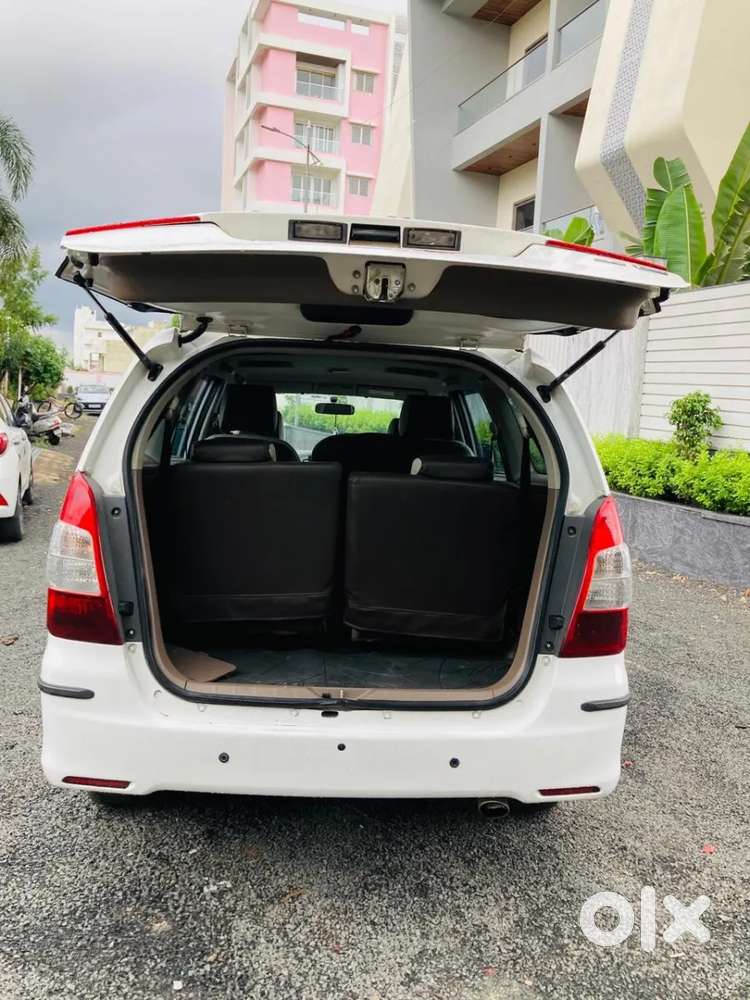 Toyota Innova 2.5 G (diesel) 7 Seater Bs Iv, 2015, Diesel