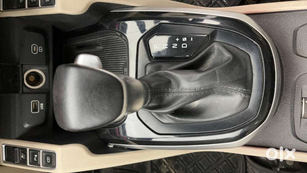 Kia Carens 1.4 Luxury Plus Dct 7 Str, 2022, Petrol