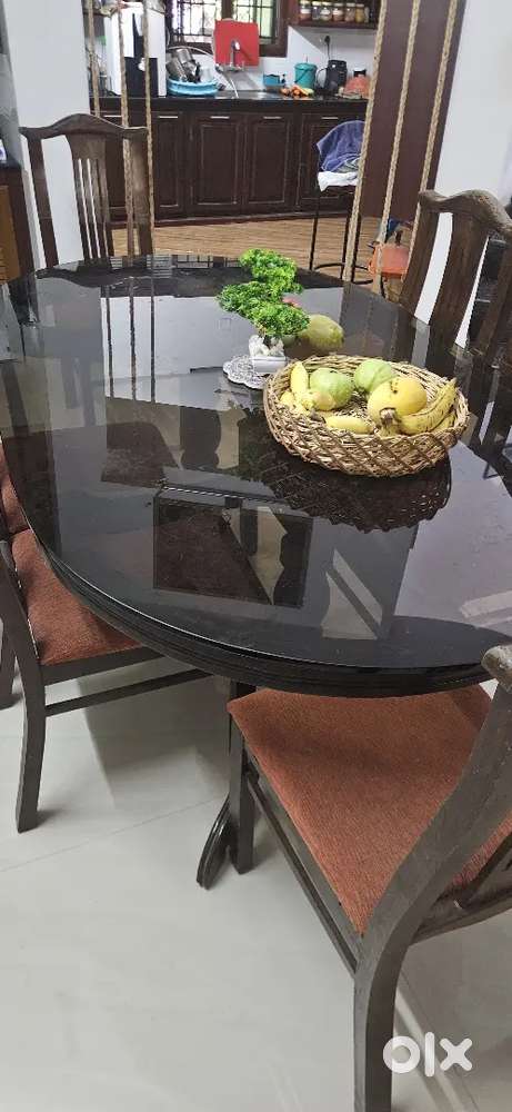 Dining table with 6 chair for sale