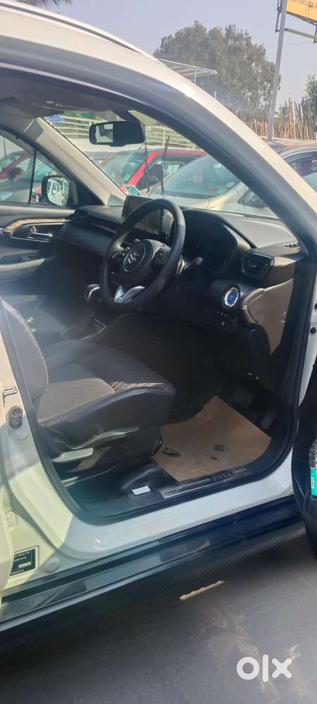 Maruti Suzuki Grand Vitara 1.5 Alpha Plus Intelligent Hybrid Ecvt, 2..