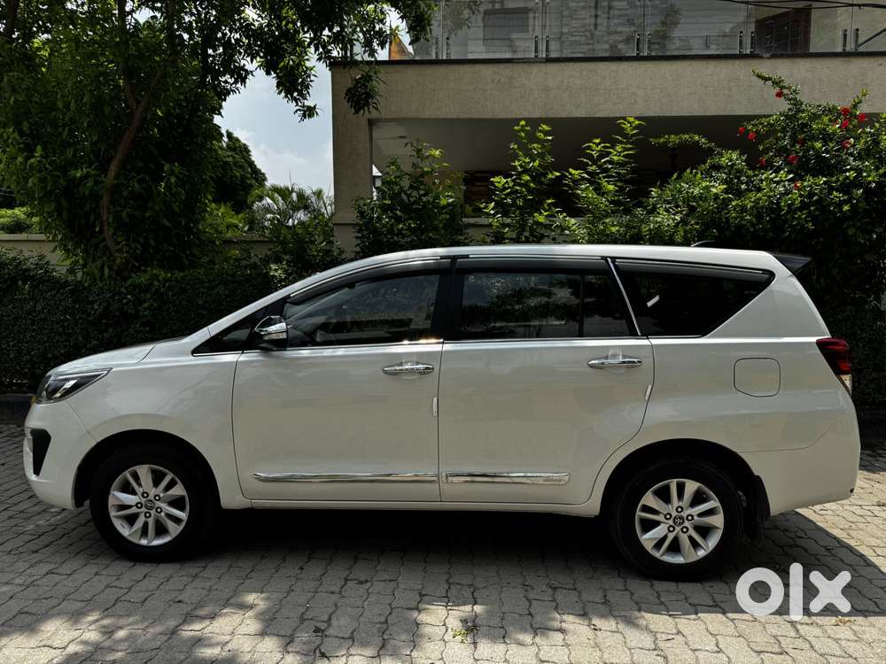 Toyota Innova Crysta 2.4 V 8 Str, 2017, Diesel