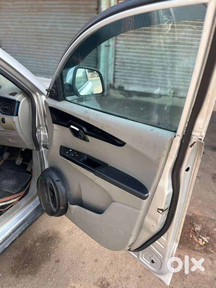 Mahindra Kuv 100 2017