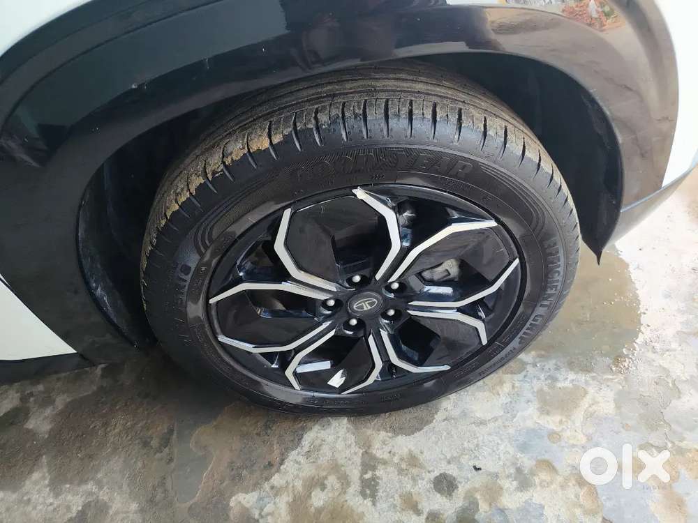 Tata Curvv Creative Plus S Top Condition Car White Colour