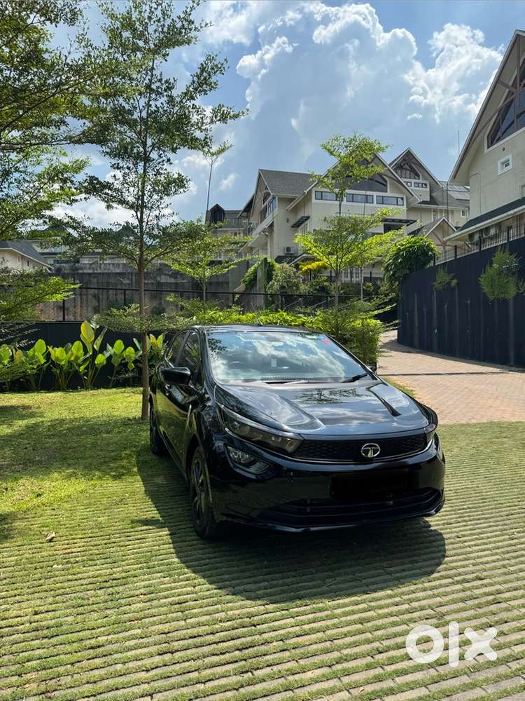 Tata Altroz Zx Plus Dark Edition (automatic)