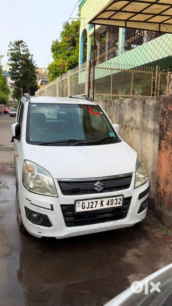 Wagon R  Vxi 2013model White Car