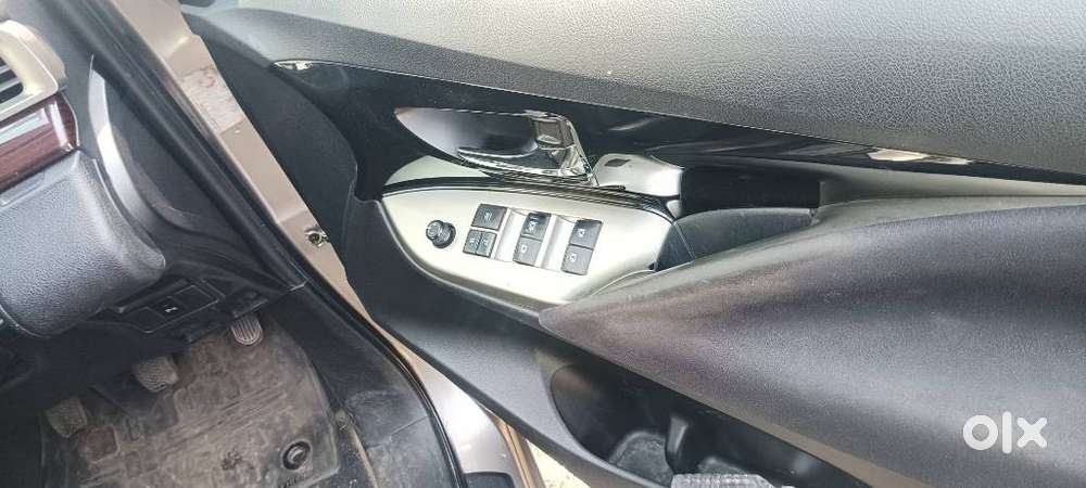 Toyota Innova Crysta 2.4 V, 2016, Diesel