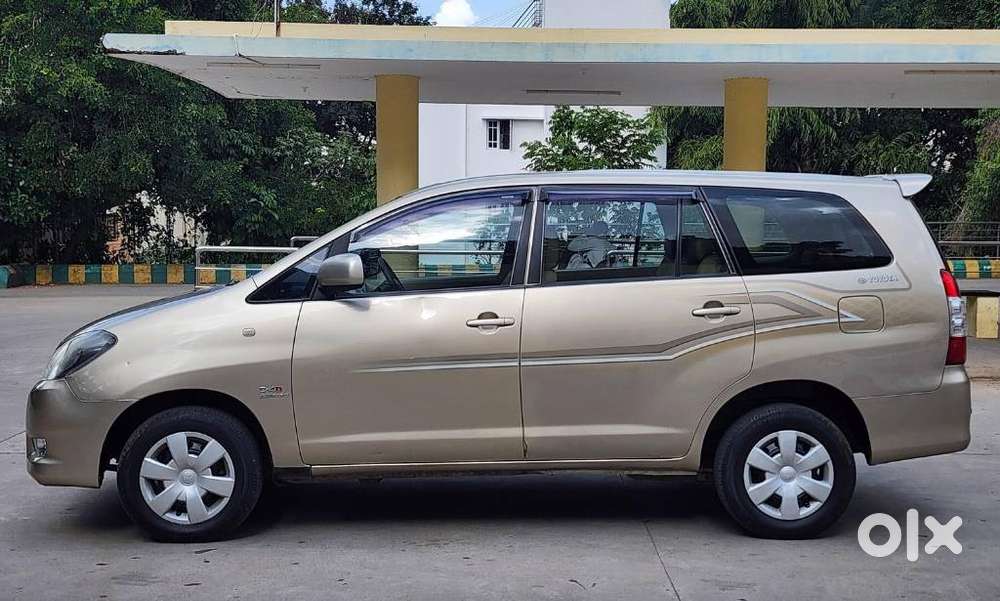 Toyota Innova 2.0 Gx 8 Seater Bs Iv, 2011, Diesel