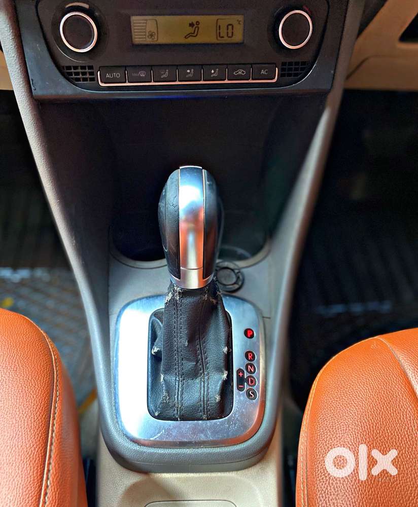 Volkswagen Vento 1.2 Highline Plus At 16 Alloy, 2011, Petrol