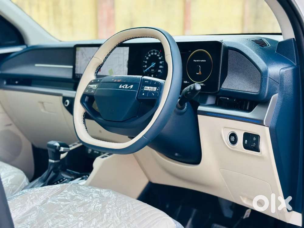 Kia Carens Clavis, 2025, Petrol