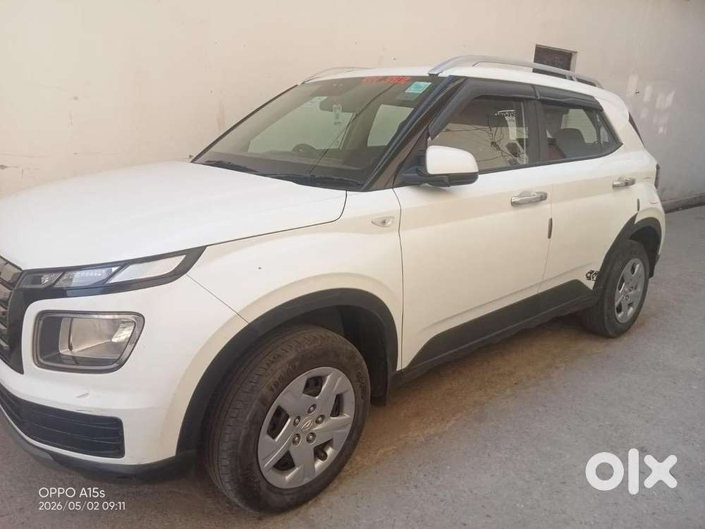 Hyundai Venue 2023 Petrol Well Maintained