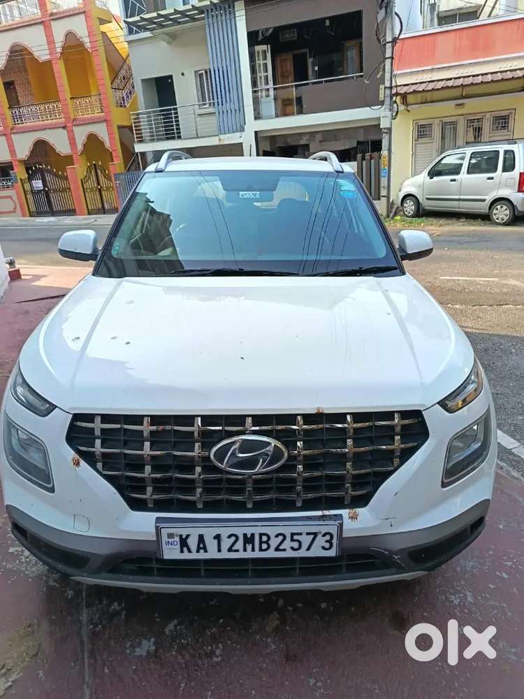 Hyundai Venue 2022 Petrol Well Maintained