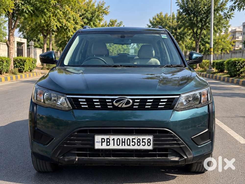 Mahindra Xuv300 Amt 2022 Petrol W6(with Sunroof)