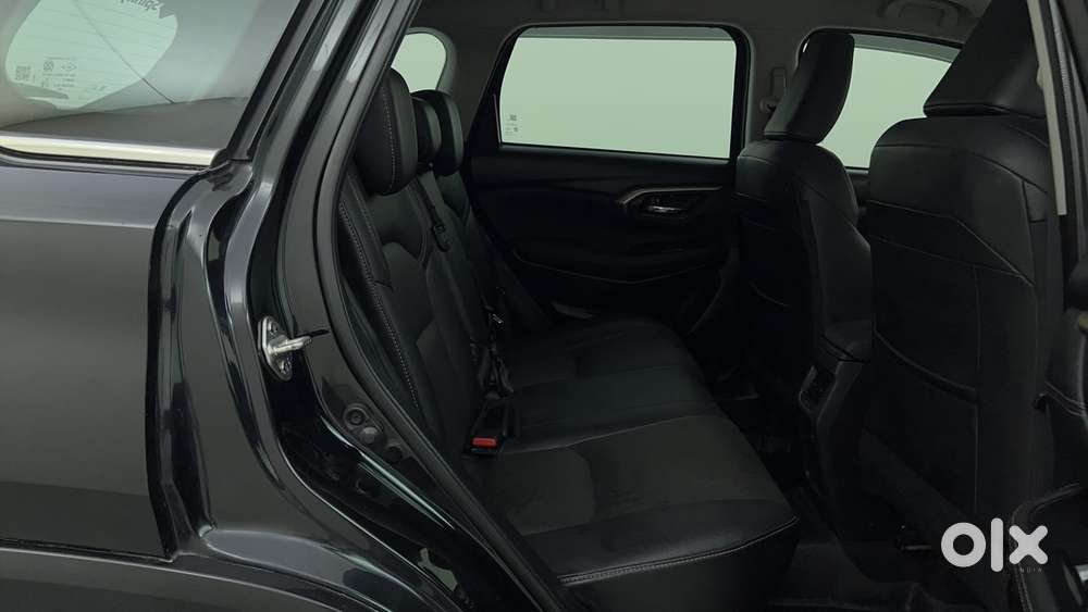 Maruti Suzuki Grand Vitara 1.5 Alpha Plus Intelligent Hybrid Ecvt, 2..