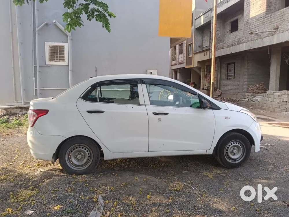Hyundai Xcent 2017 Cng & Petrol  185000 Km Drive