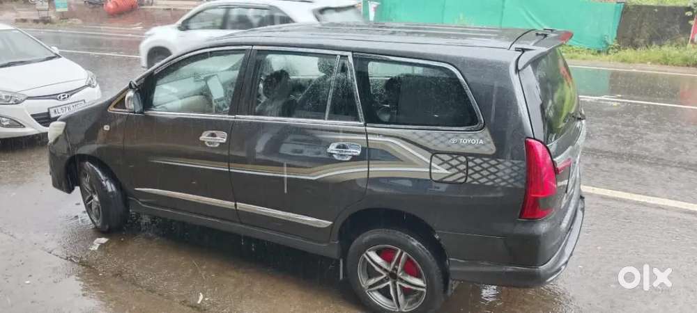 Toyota Innova 2015