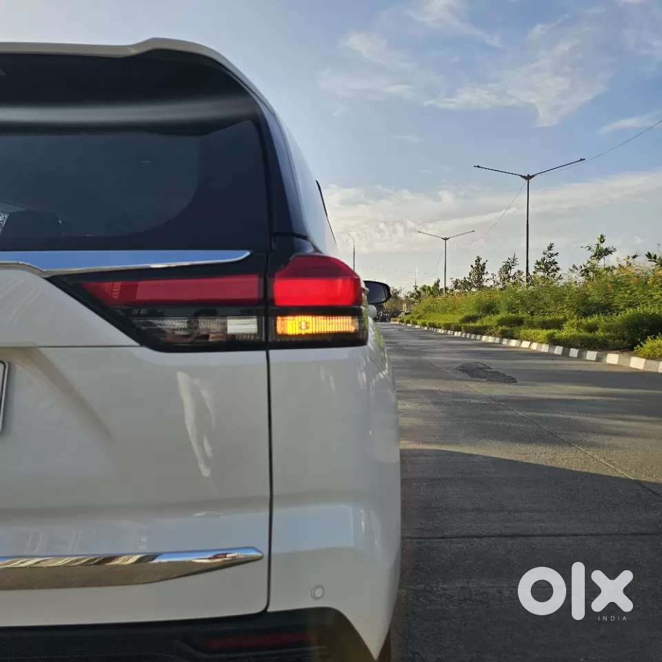 Toyota Innova Hycross, 2025, Petrol
