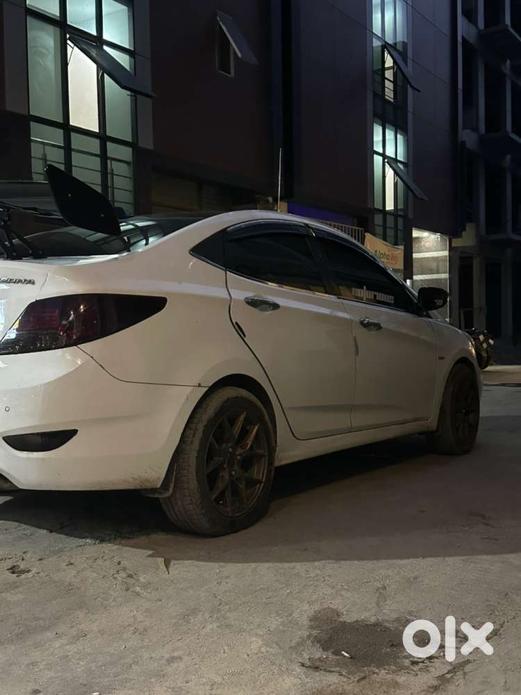 Hyundai Fluidic Verna 2012