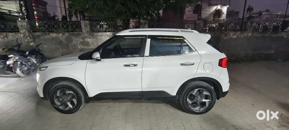 Hyundai Venue 2020 Petrol Well Maintained