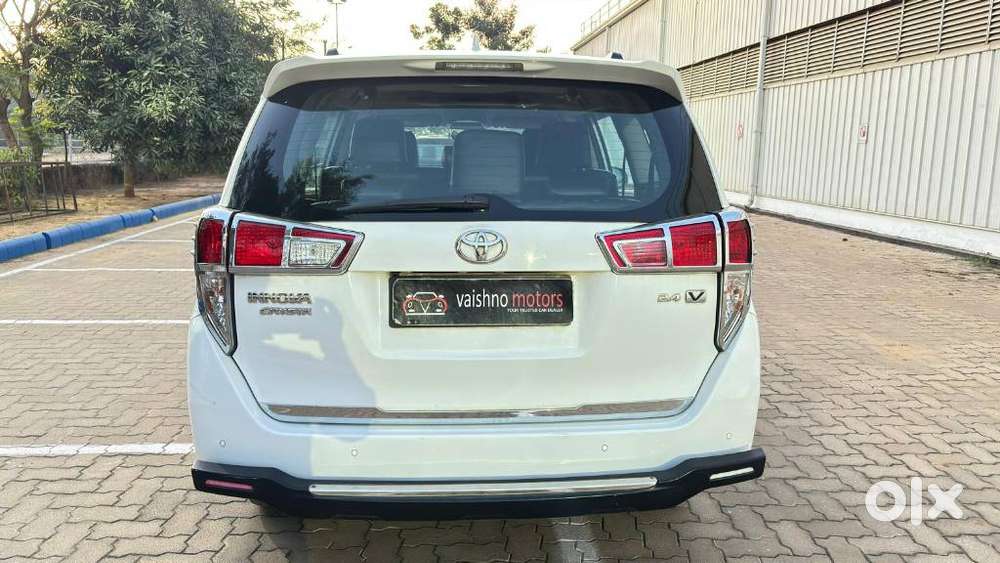 Toyota Innova Crysta 2.4 V 8 Str, 2023, Diesel