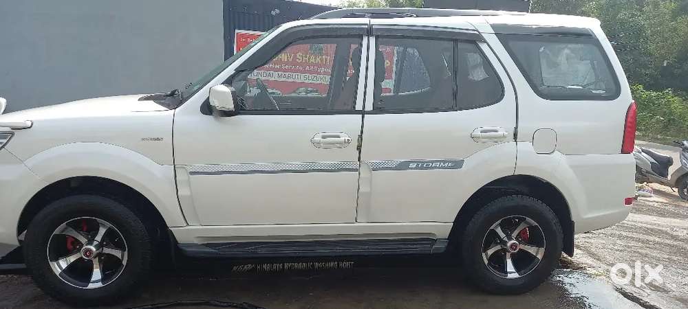 Tata Safari Storme 2017 Diesel 100000 Km Driven