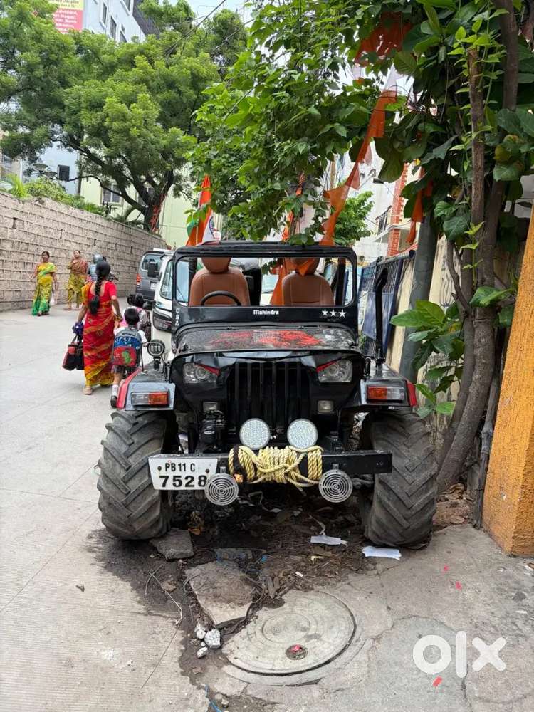 Mahindra Jeep 2000 With Manual Transmission