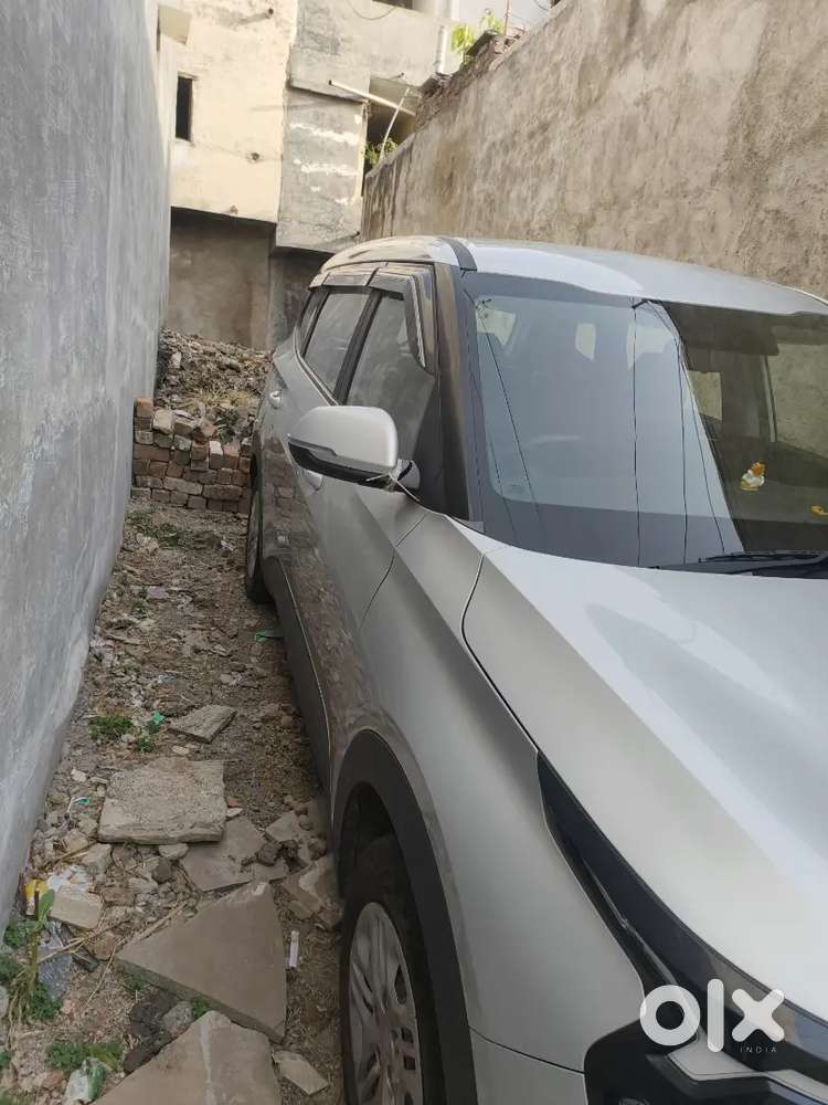 Kia Carens 2025 Petrol 4400 Km Driven