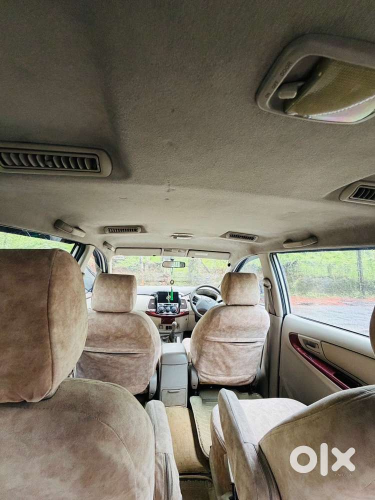 Toyota Innova 2012