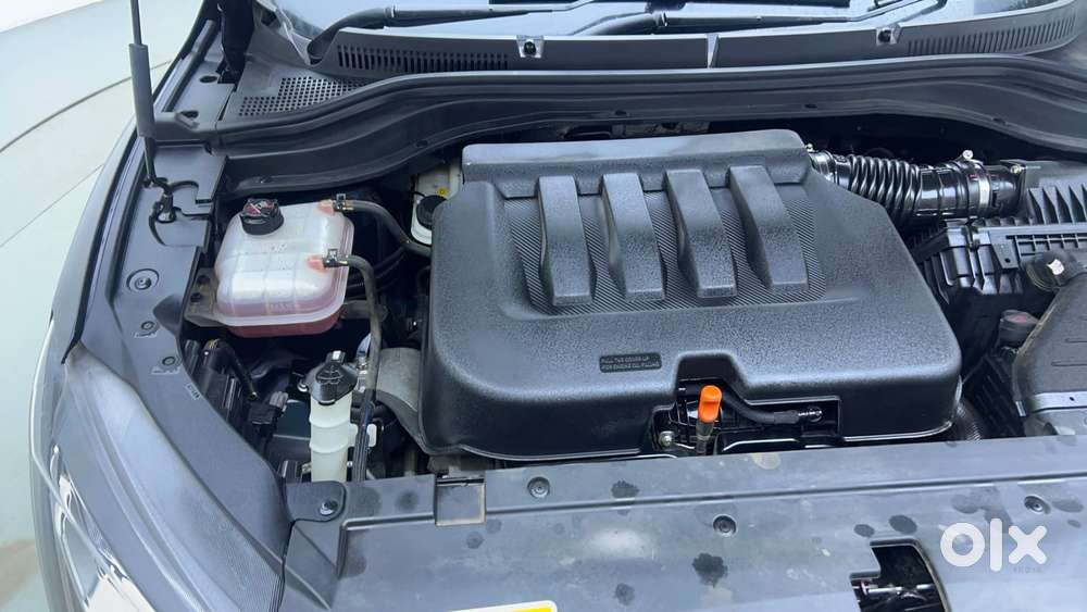 Mahindra Xuv700 2.0 Ax 7 Petrol At Str, 2024, Petrol