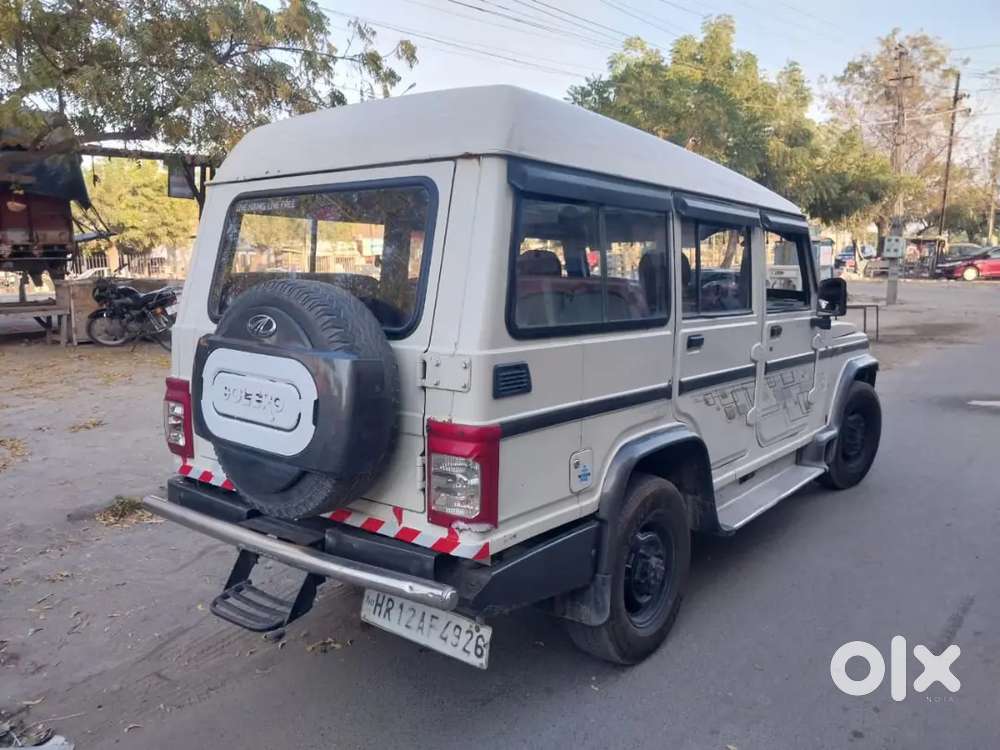 Mahindra 9 Seater Bolero