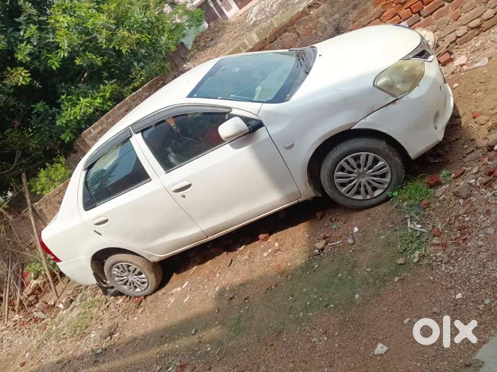 Bank Dwara Seize Ki Hui Gadi