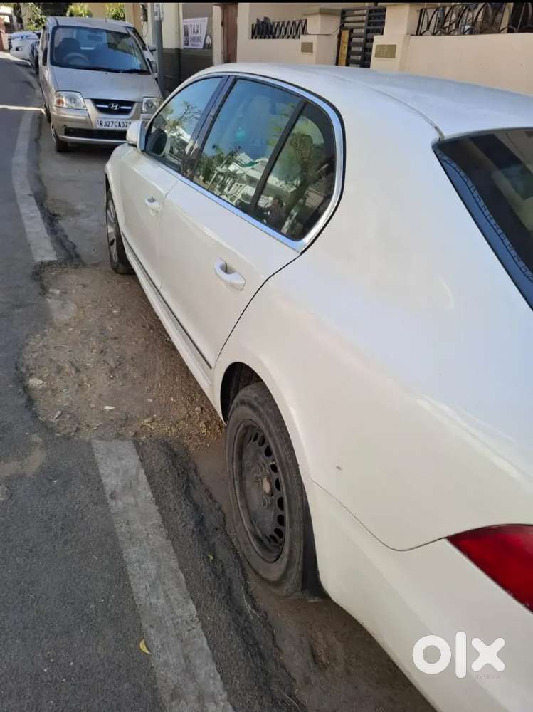 Skoda Superb Car