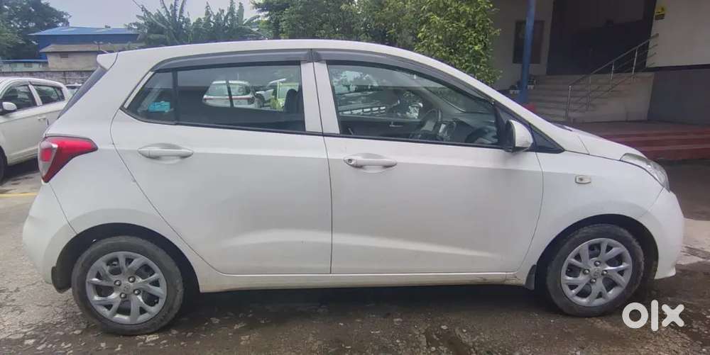 Hyundai Grand I10 2017 Petrol 105000 Km Driven