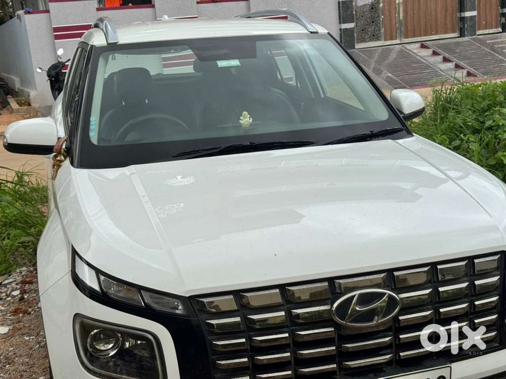 Hyundai Venue Petrol 2023- Non -accidental Well Maintained Less Driven