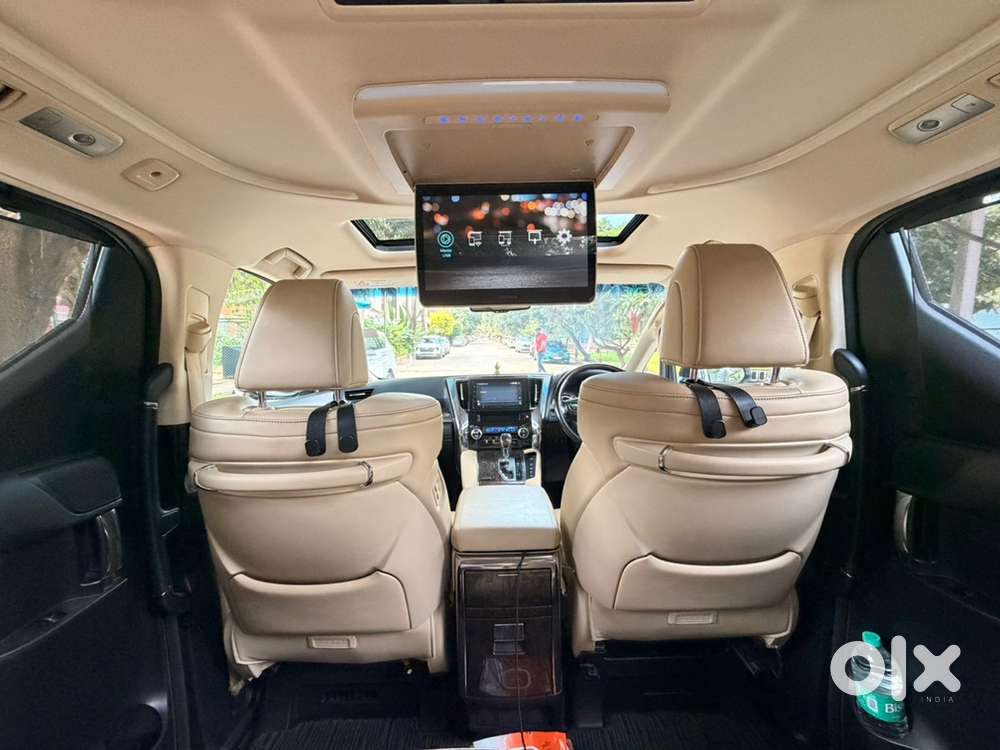 Toyota Vellfire Petrol 2022