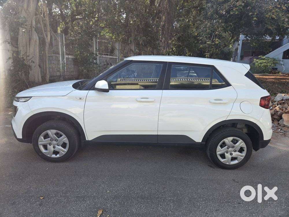 Hyundai Venue E, 2020, Petrol