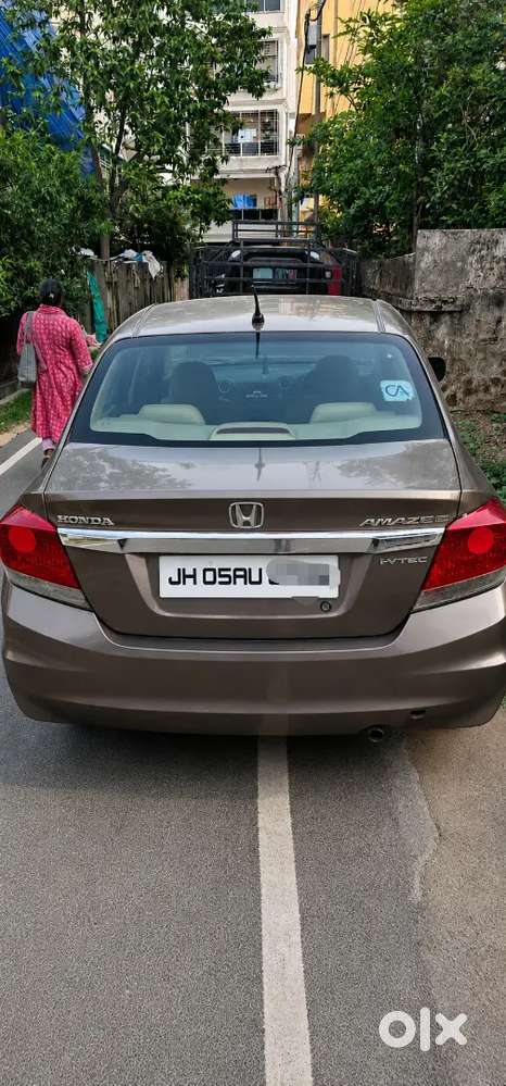 Lady Driven Honda Amaze 2013 Petrol Well Maintained
