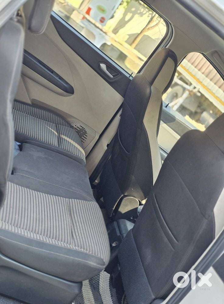 Renault Triber Rxz, 2023, Petrol