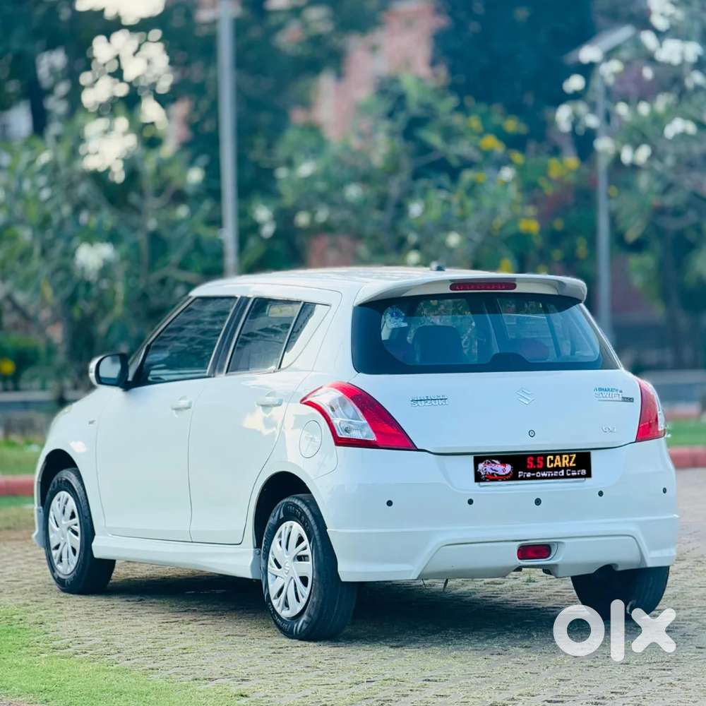 Maruti Suzuki Swift Vxi With Abs, 2016, Petrol