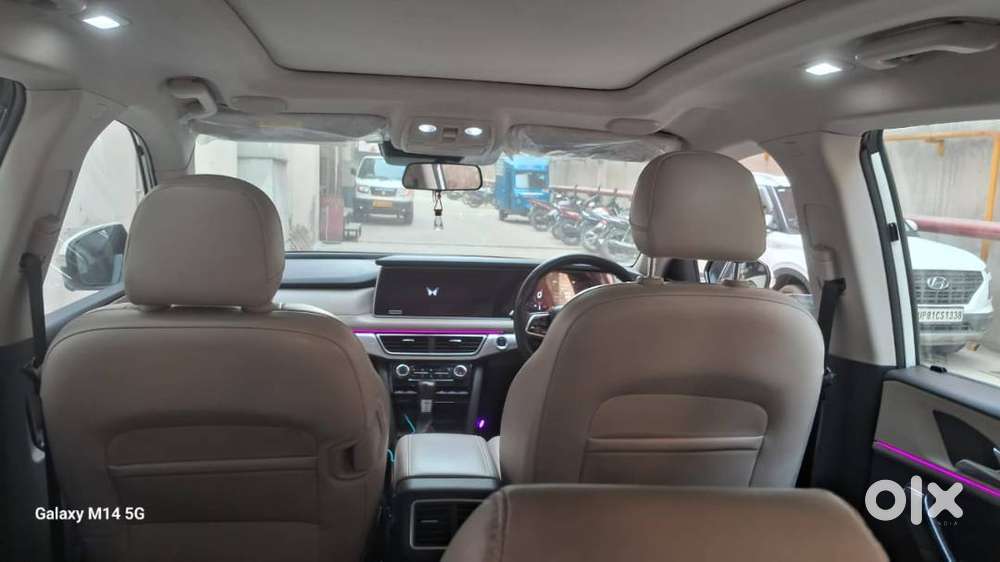 Mahindra Xuv 7oo Ax7 Luxuary Petrol At White 7 Seater