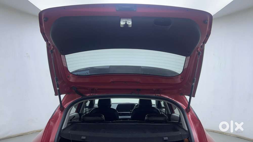 Hyundai New I20 1.2 Asta (o) Mt Dual Tone, 2023, Petrol
