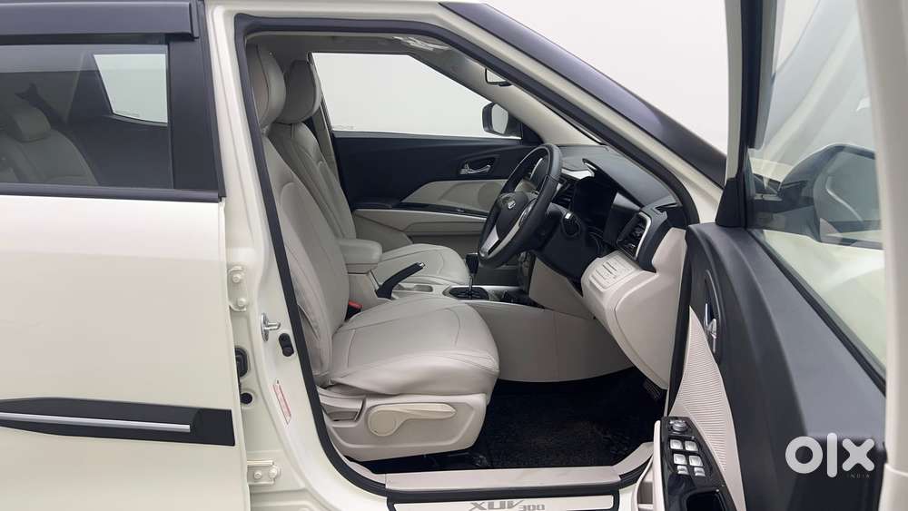 Mahindra Xuv300 1.2 W8 (o) Amt Petrol, 2022, Petrol