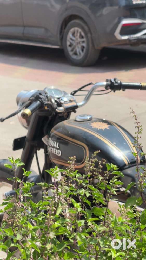 Old Royal Enfield Bullet 1986 - Motorcycles in Dindoli Ambika Park ...