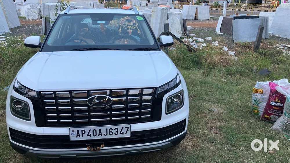 Hyundai Venue 2023 Diesel 27000 Km Driven