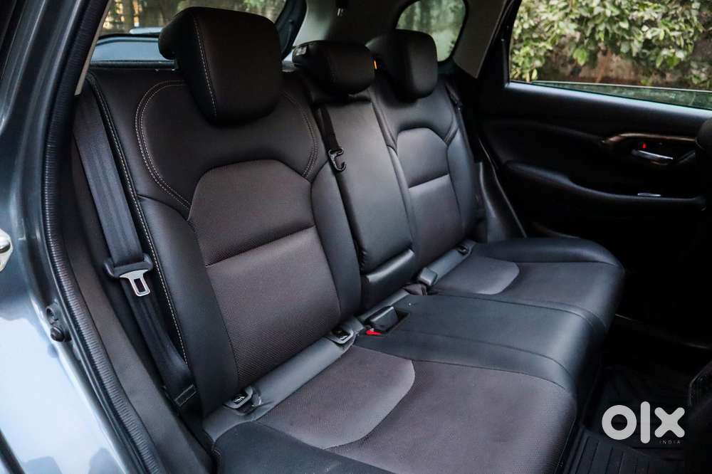 Maruti Suzuki Grand Vitara 1.5 Alpha Plus Intelligent Hybrid Ecvt, 2..