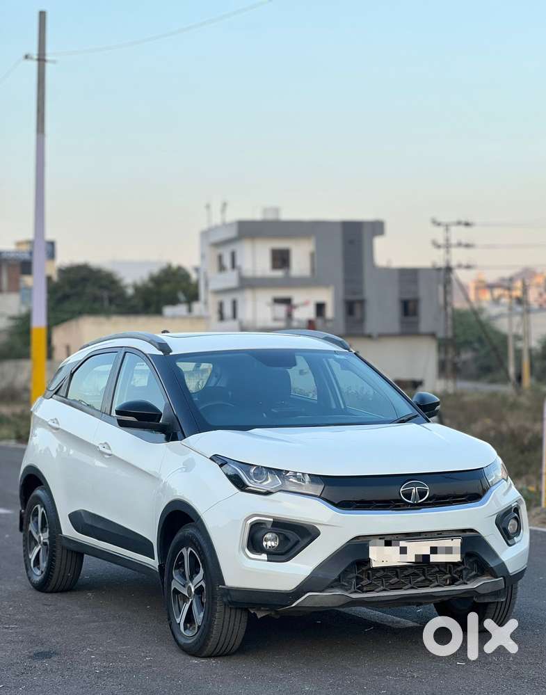Tata Nexon Xz Plus (hs), 2023, Petrol