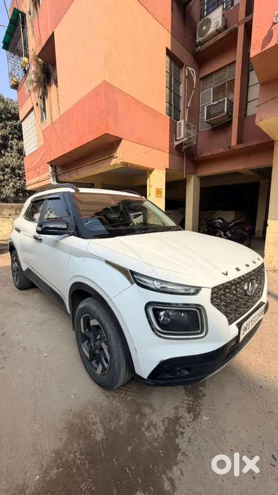 Hyundai Venue 6 Petrol Well Maintained