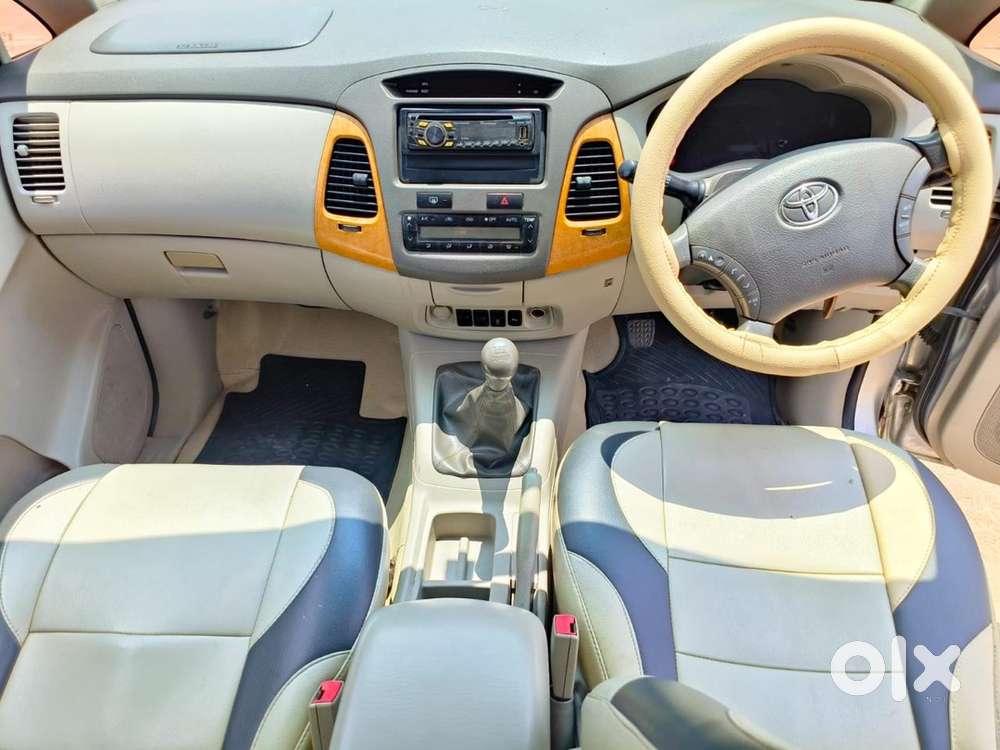 Toyota Innova 2012